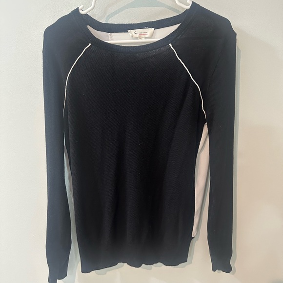 Two by Vince Camuto sweater/shirt 🖤 - Picture 1 of 3